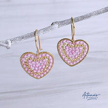 Load image into Gallery viewer, Lilly earrings
